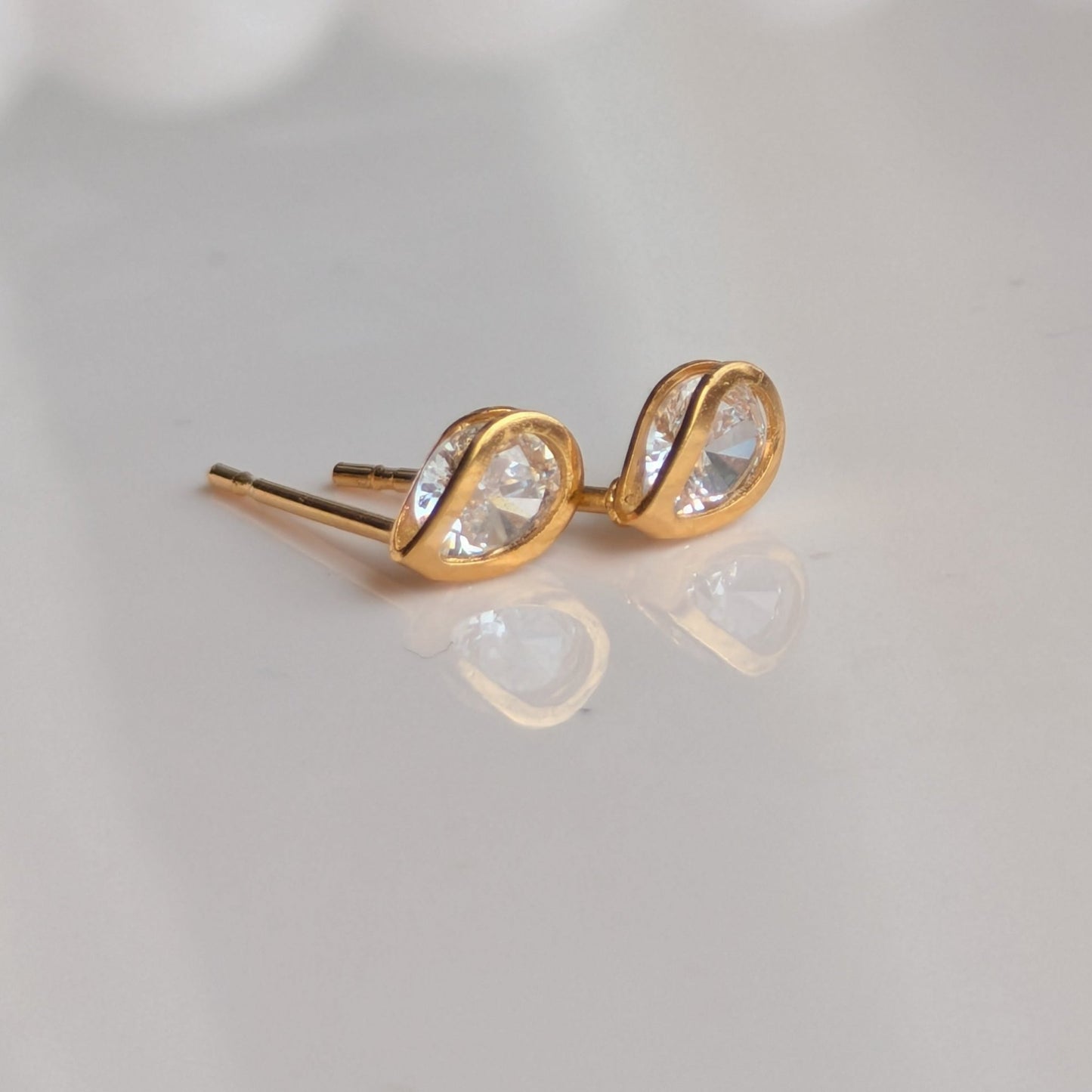 Golden Teardrop Solitaire Stud Earrings – Minimal Crystal Sparkle - minimae -